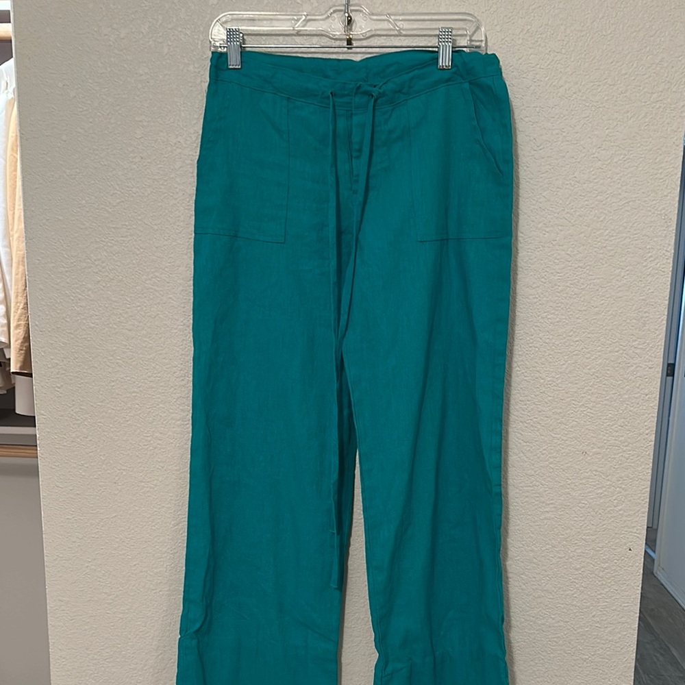 Vibrant Green and Blue Textured Capris